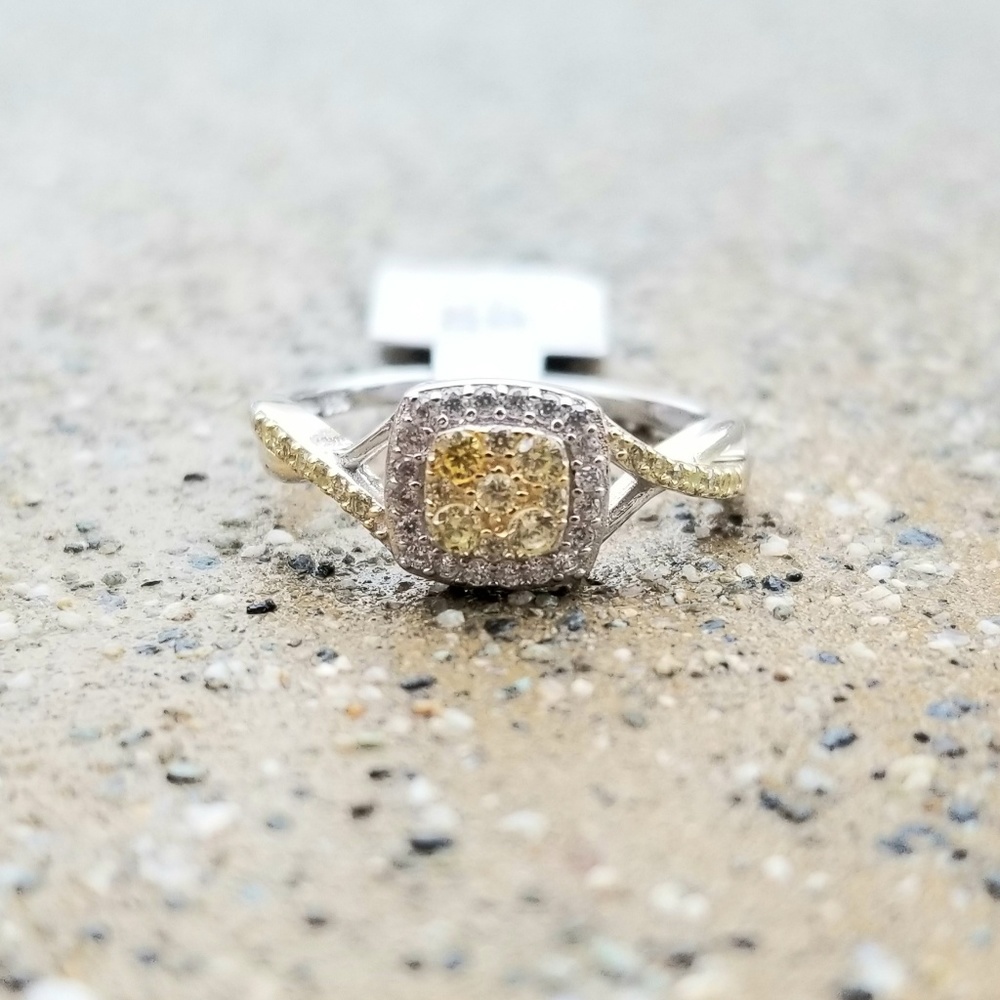 Two Tone 18kt Gold and Silver Ring - Picture 6 of 6